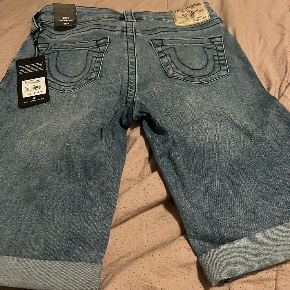 🔥true religion Riley shorts, size 28🔥